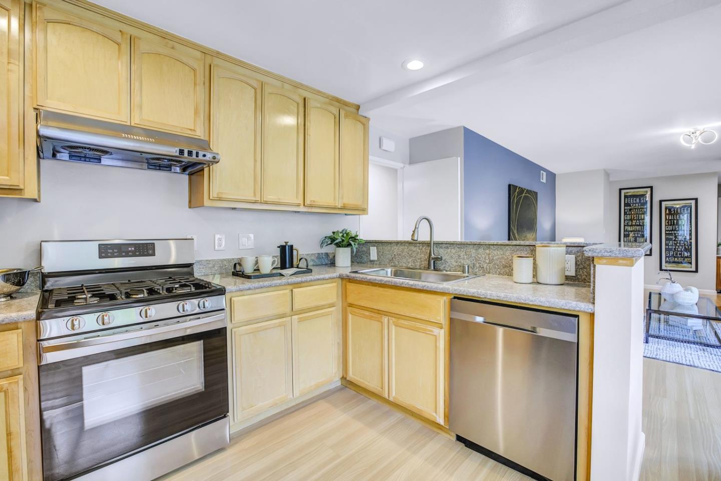 Detail Gallery Image 13 of 62 For 811 W Remington Dr, Sunnyvale,  CA 94087 - 4 Beds | 2 Baths