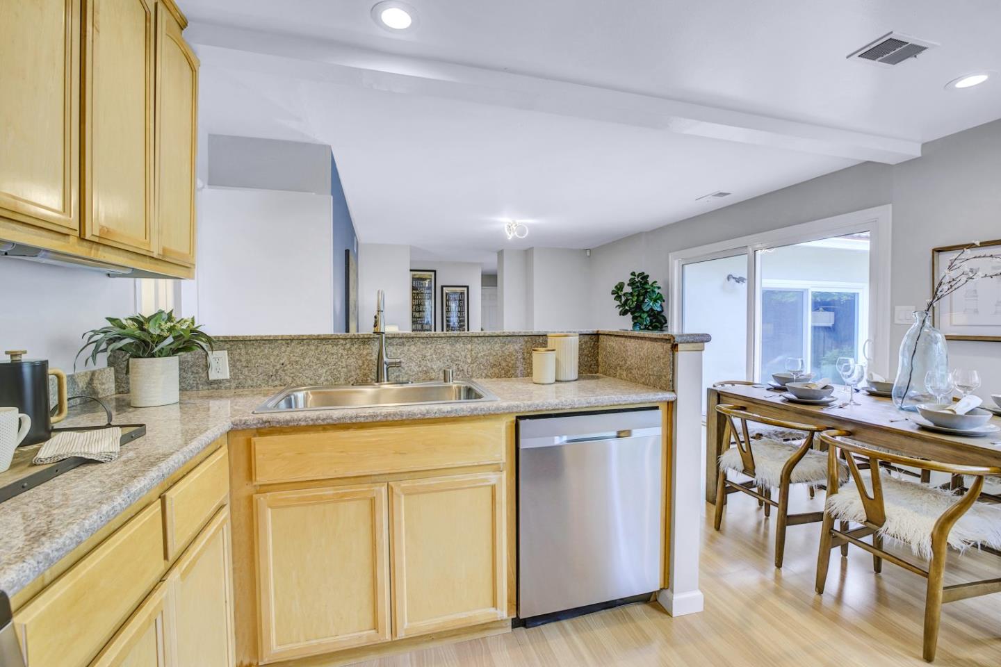 Detail Gallery Image 15 of 62 For 811 W Remington Dr, Sunnyvale,  CA 94087 - 4 Beds | 2 Baths