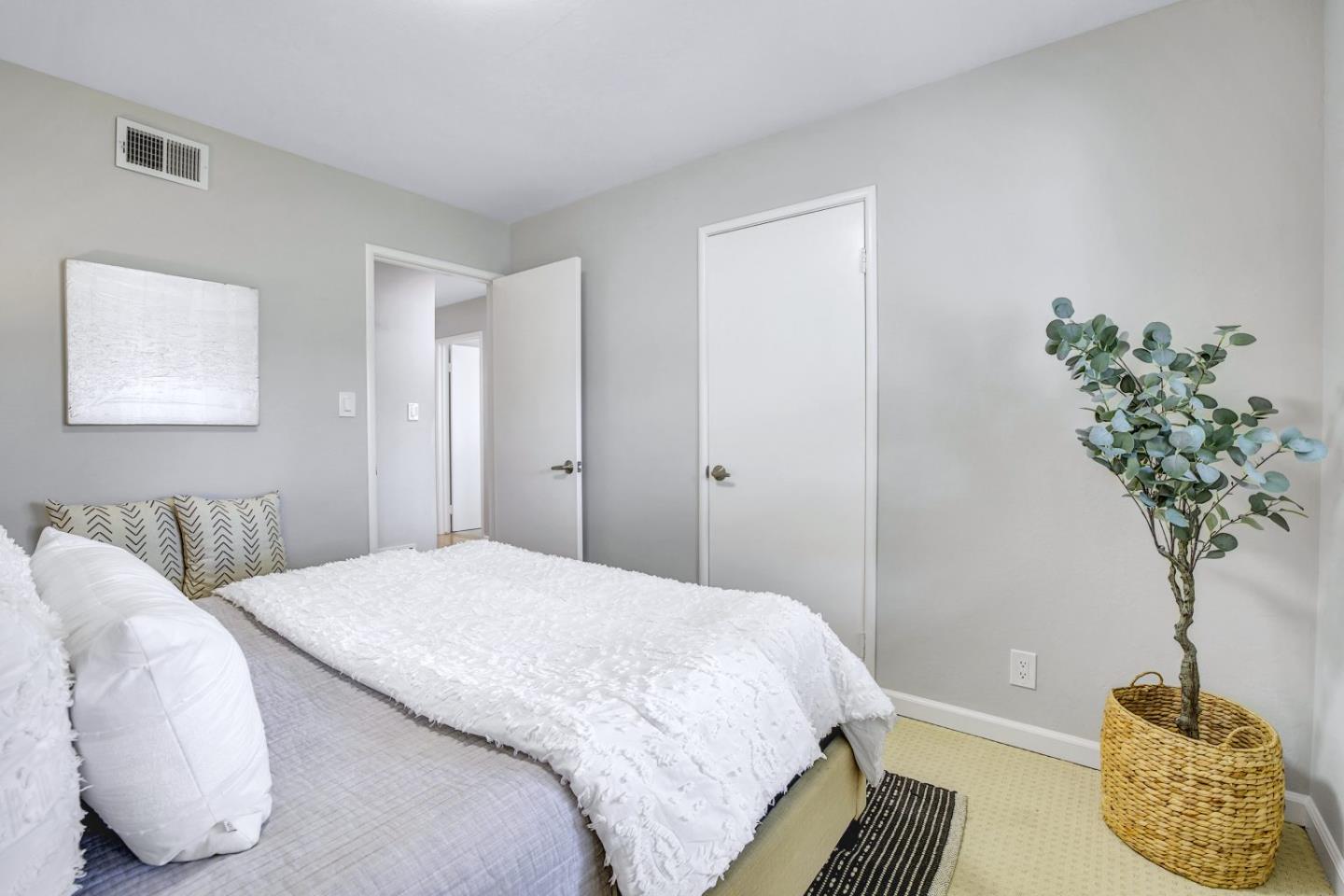 Detail Gallery Image 29 of 62 For 811 W Remington Dr, Sunnyvale,  CA 94087 - 4 Beds | 2 Baths