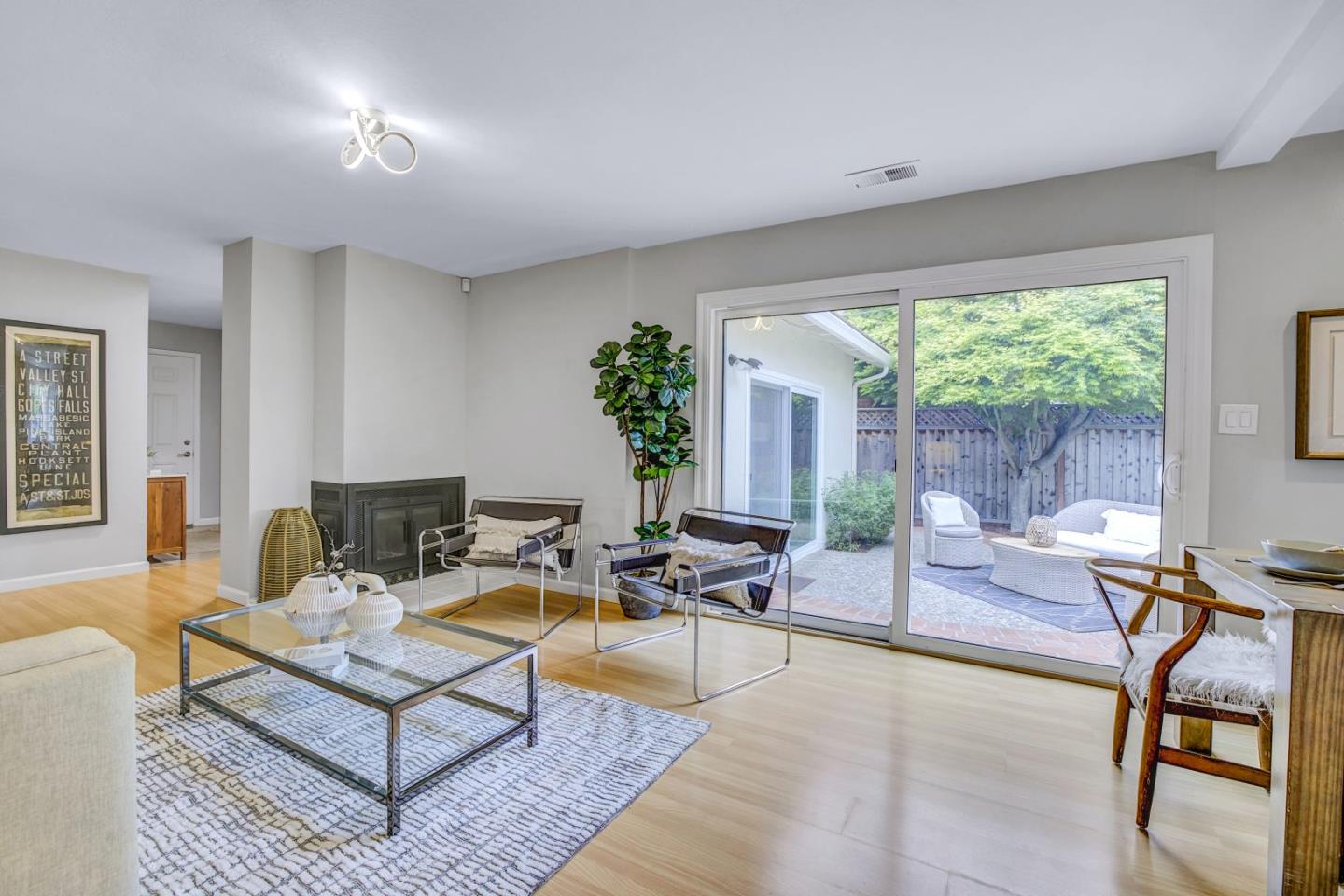 Detail Gallery Image 7 of 62 For 811 W Remington Dr, Sunnyvale,  CA 94087 - 4 Beds | 2 Baths
