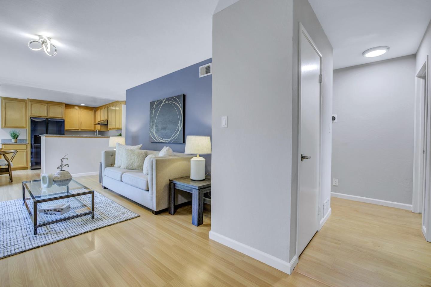 Detail Gallery Image 8 of 62 For 811 W Remington Dr, Sunnyvale,  CA 94087 - 4 Beds | 2 Baths