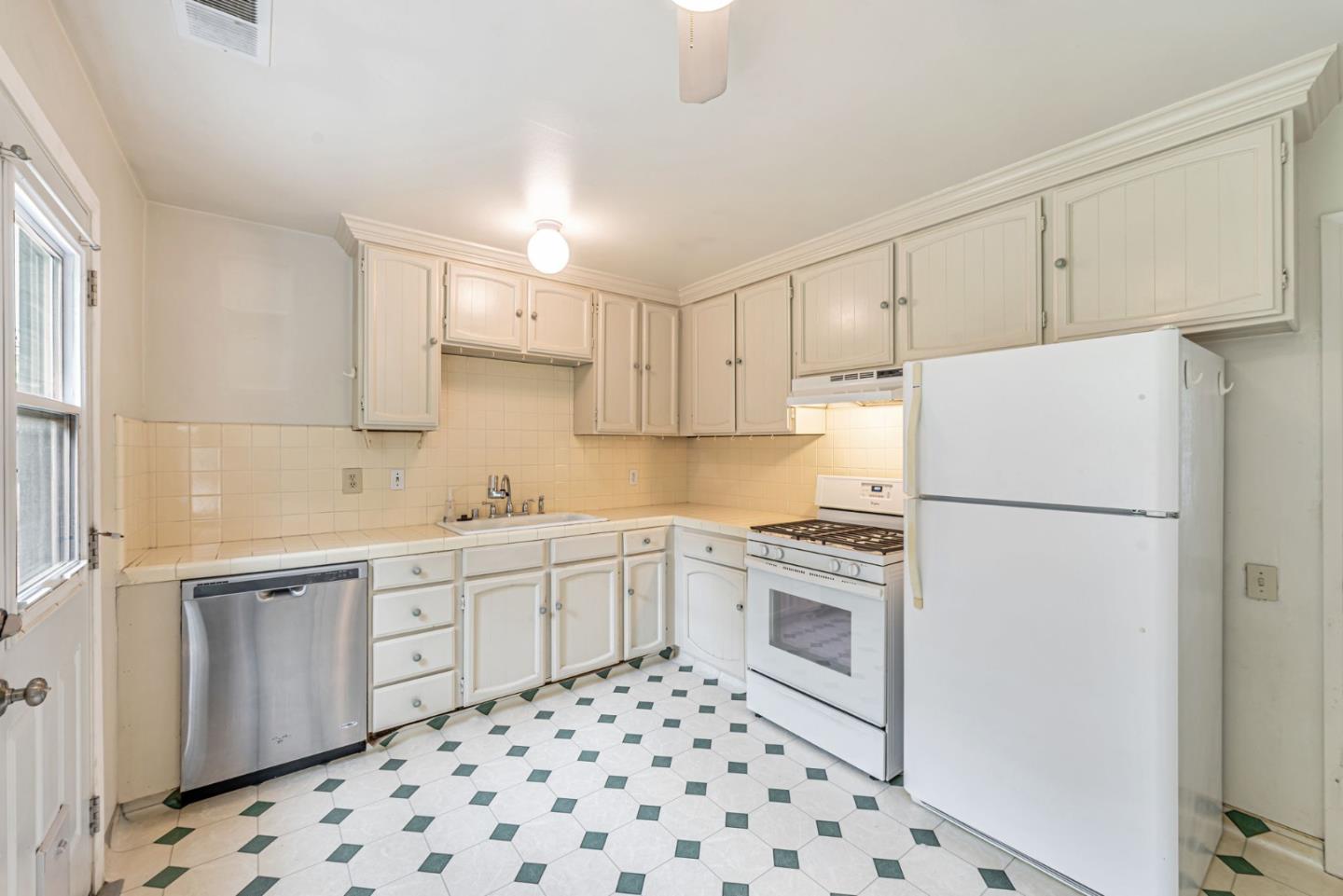 Detail Gallery Image 12 of 43 For 1684 Foxworthy Ave, San Jose,  CA 95124 - 3 Beds | 2 Baths