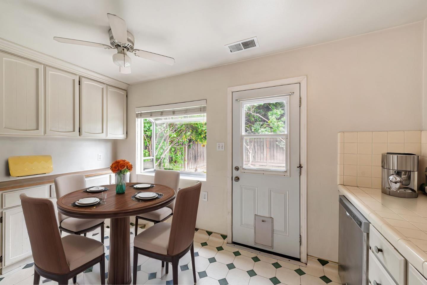 Detail Gallery Image 3 of 43 For 1684 Foxworthy Ave, San Jose,  CA 95124 - 3 Beds | 2 Baths