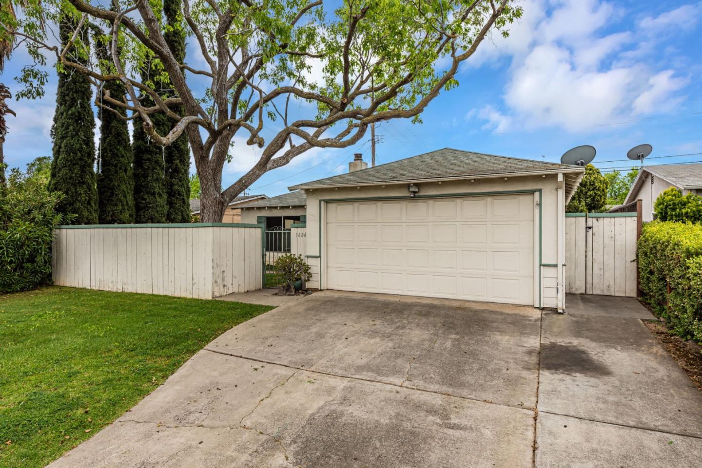 Detail Gallery Image 7 of 43 For 1684 Foxworthy Ave, San Jose,  CA 95124 - 3 Beds | 2 Baths