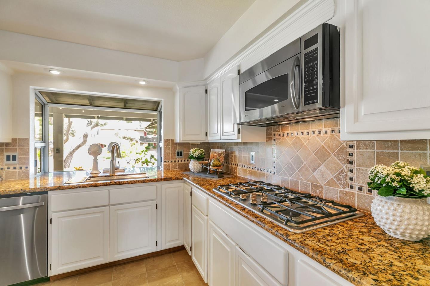 Detail Gallery Image 28 of 51 For 6485 Little Falls Dr, San Jose,  CA 95120 - 5 Beds | 2/1 Baths
