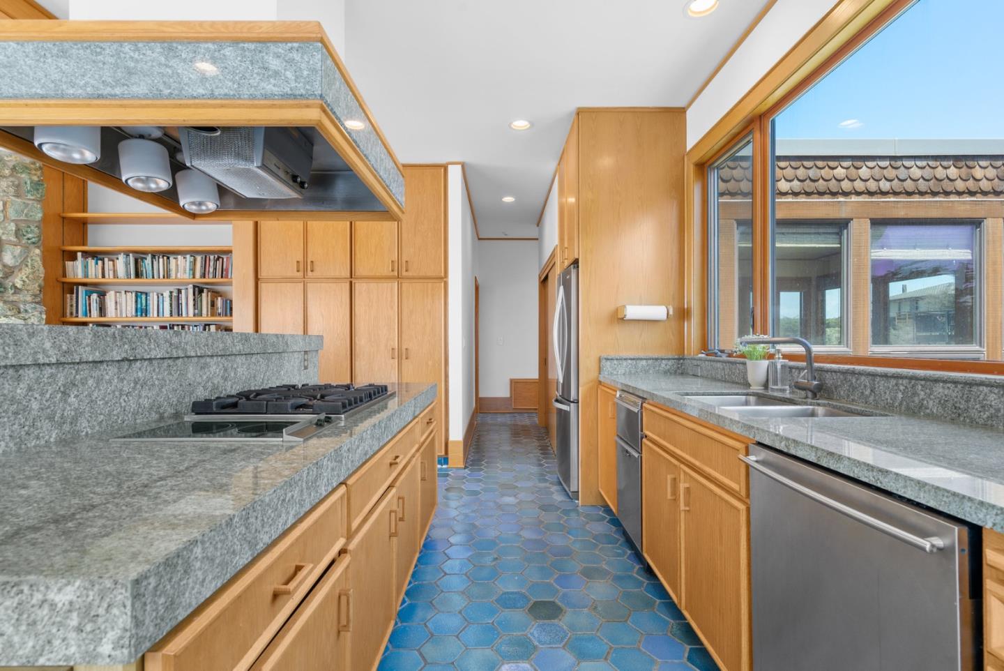 Detail Gallery Image 19 of 76 For 102 Willet Cir, Watsonville,  CA 95076 - 4 Beds | 3/1 Baths
