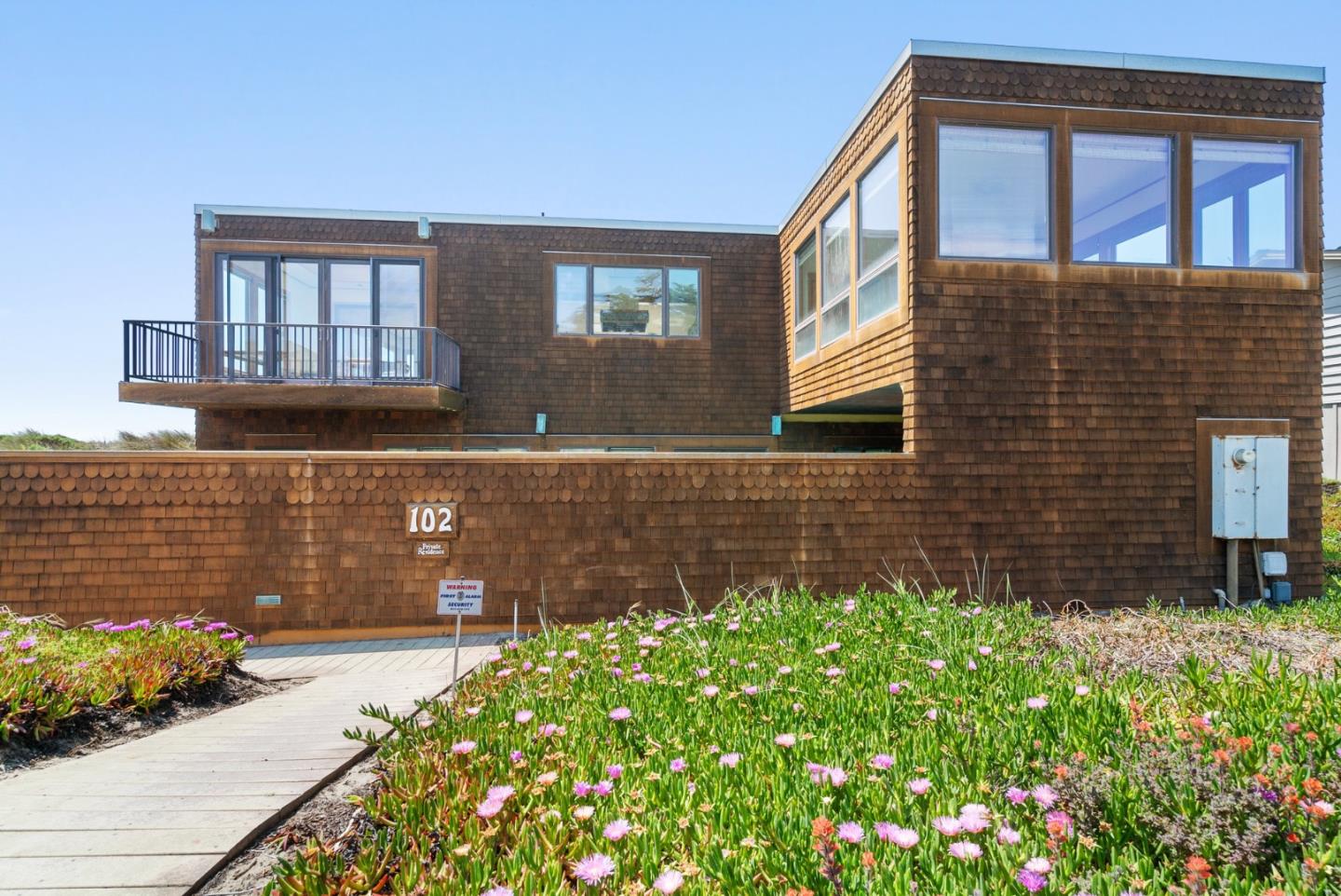 Detail Gallery Image 3 of 76 For 102 Willet Cir, Watsonville,  CA 95076 - 4 Beds | 3/1 Baths