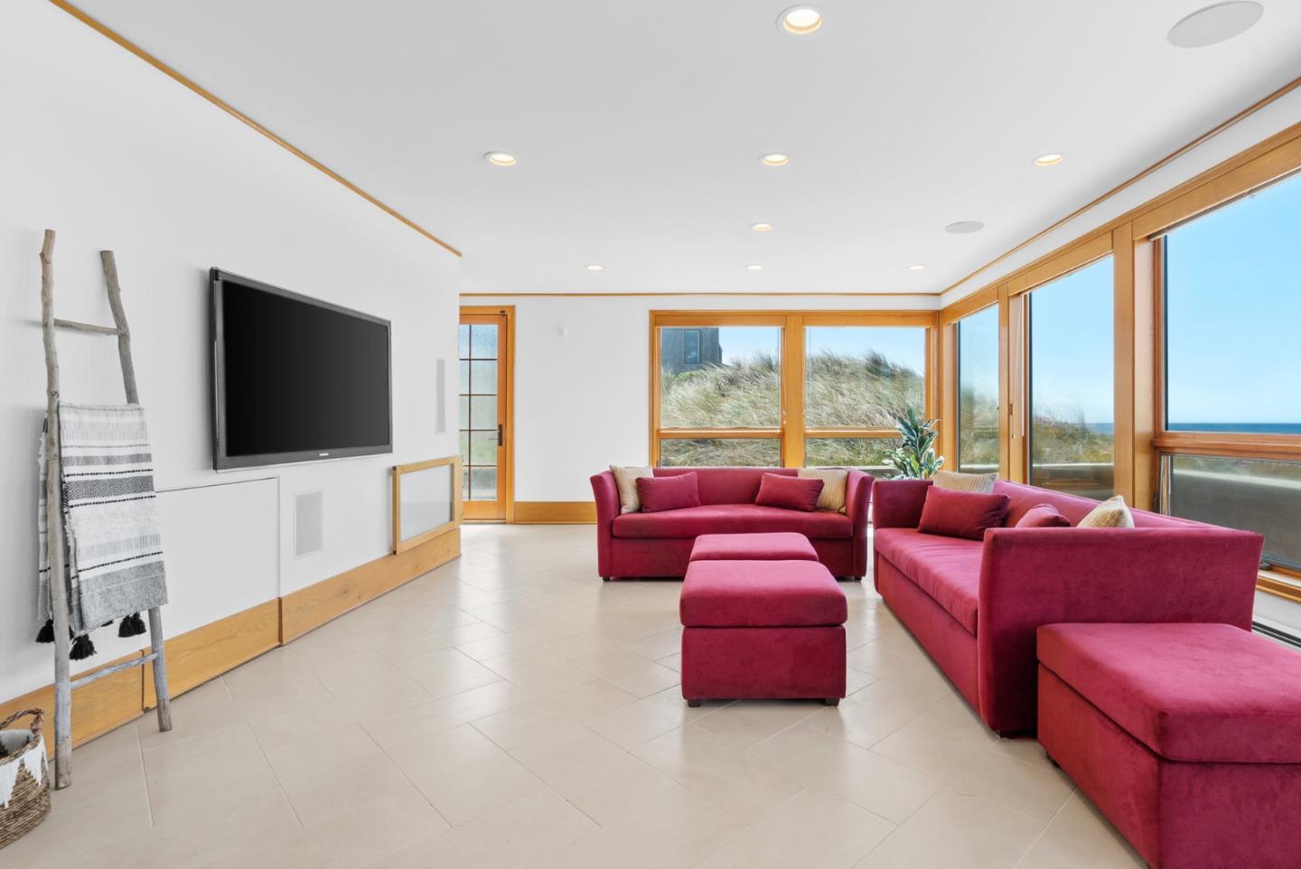 Detail Gallery Image 45 of 76 For 102 Willet Cir, Watsonville,  CA 95076 - 4 Beds | 3/1 Baths