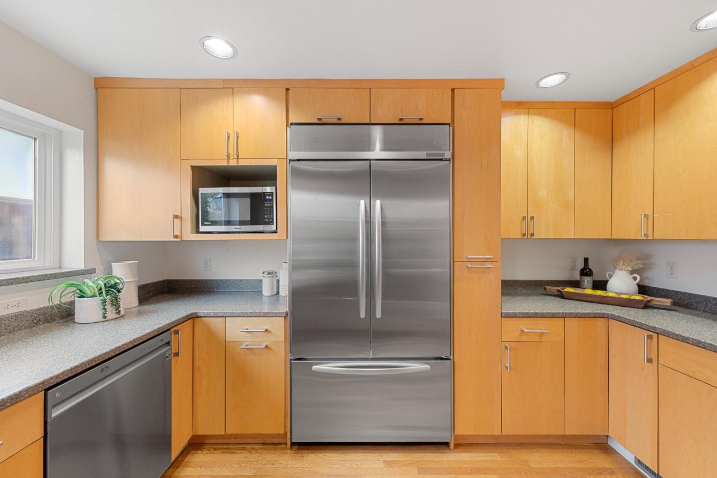 Detail Gallery Image 13 of 33 For 1446 Heckman Way, San Jose,  CA 95129 - 3 Beds | 2 Baths