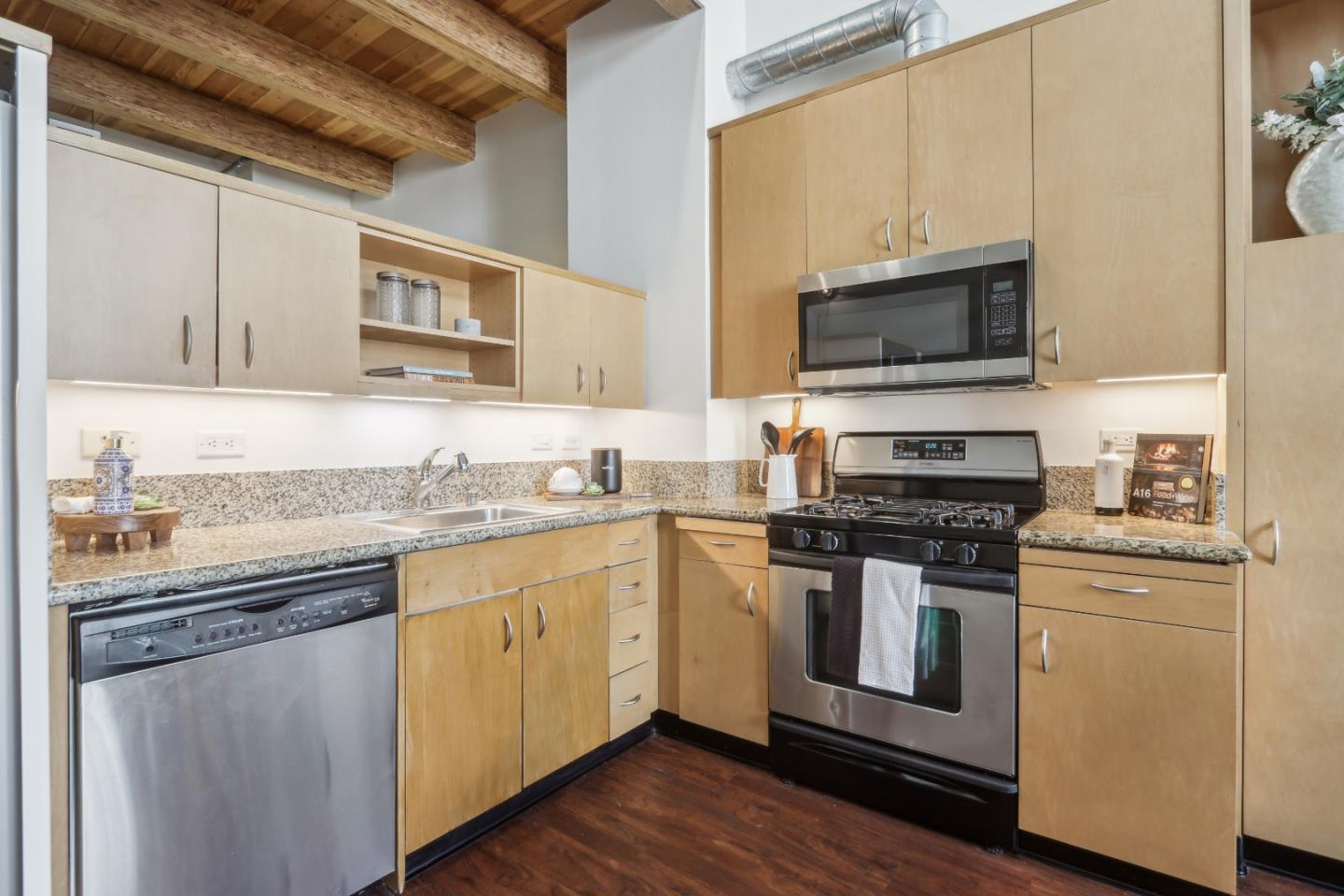 Detail Gallery Image 10 of 28 For 334 Santana Row #305,  San Jose,  CA 95128 - 2 Beds | 1/1 Baths