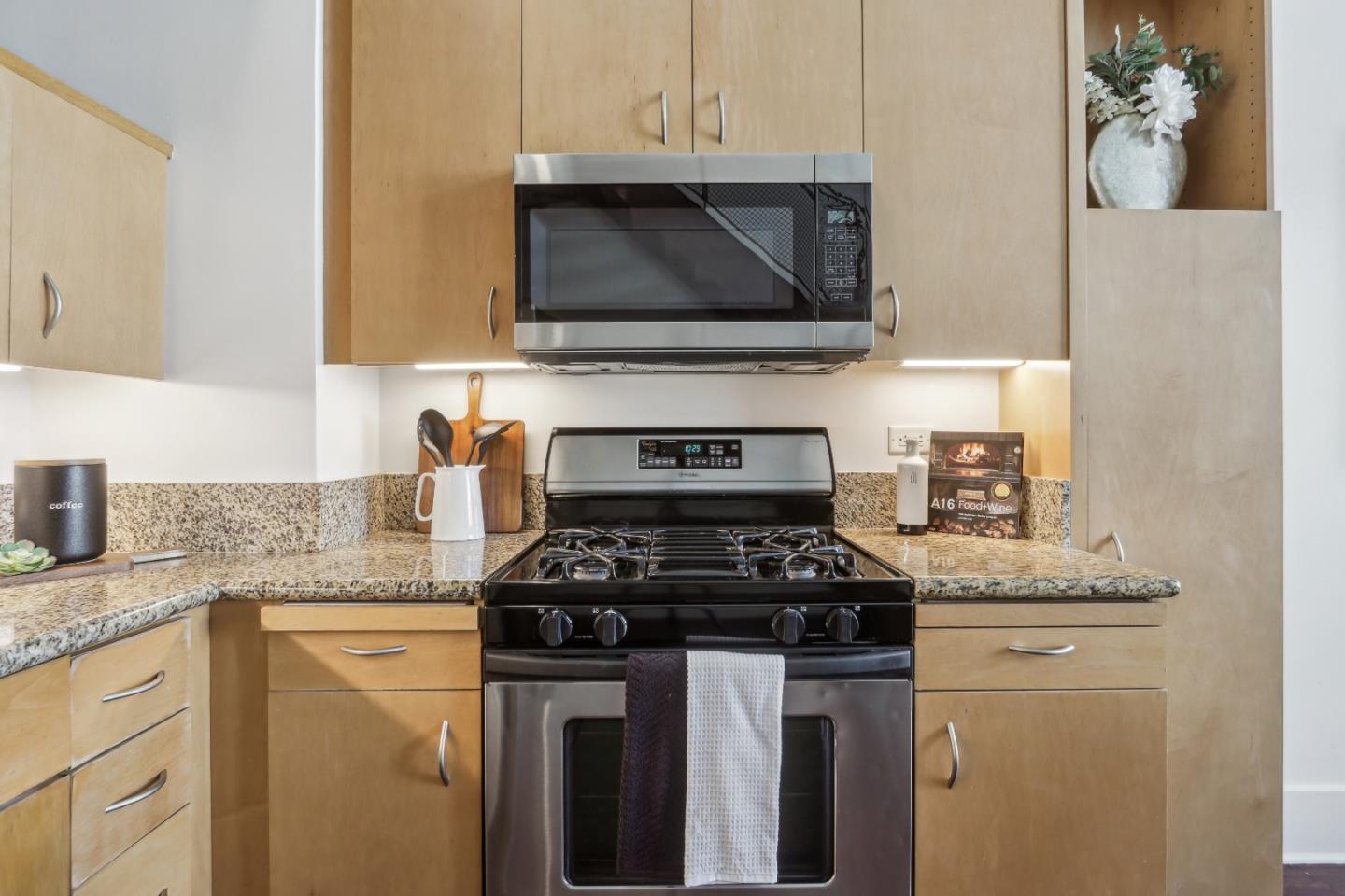 Detail Gallery Image 11 of 28 For 334 Santana Row #305,  San Jose,  CA 95128 - 2 Beds | 1/1 Baths