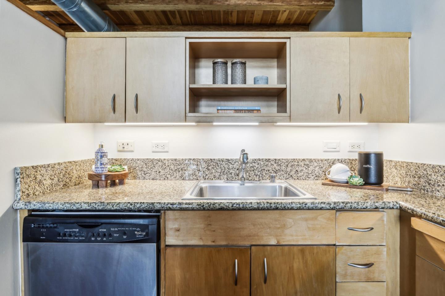 Detail Gallery Image 13 of 28 For 334 Santana Row #305,  San Jose,  CA 95128 - 2 Beds | 1/1 Baths