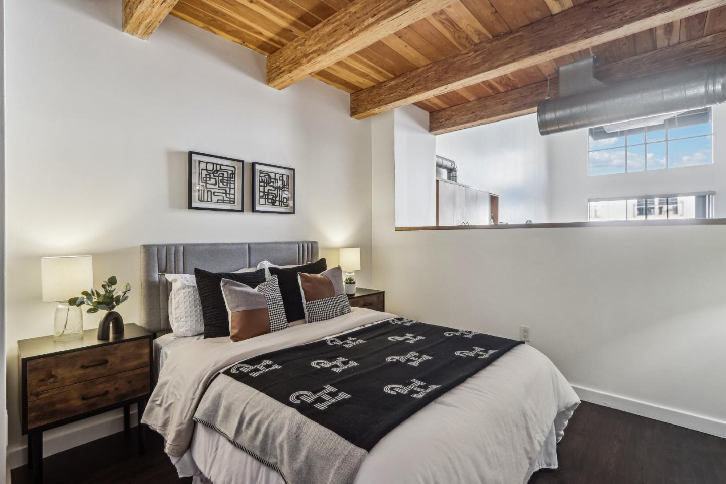Detail Gallery Image 14 of 28 For 334 Santana Row #305,  San Jose,  CA 95128 - 2 Beds | 1/1 Baths
