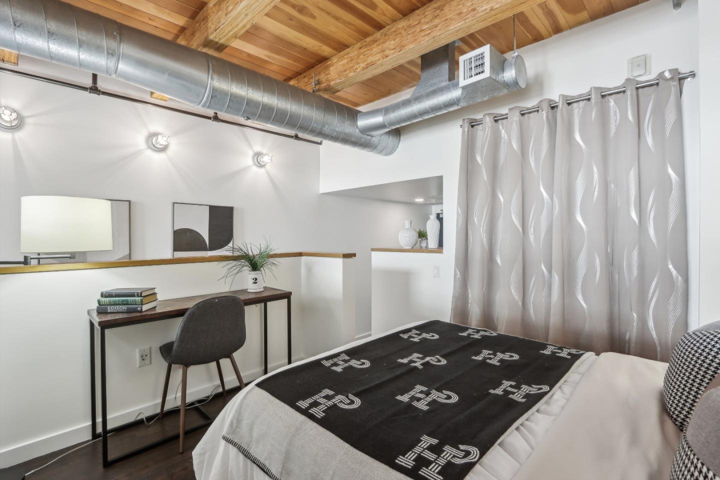 Detail Gallery Image 15 of 28 For 334 Santana Row #305,  San Jose,  CA 95128 - 2 Beds | 1/1 Baths