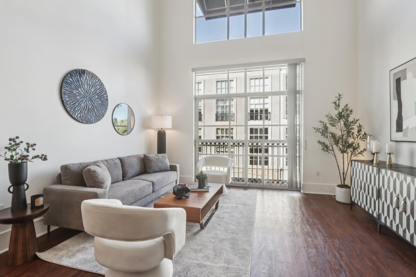 Detail Gallery Image 2 of 28 For 334 Santana Row #305,  San Jose,  CA 95128 - 2 Beds | 1/1 Baths