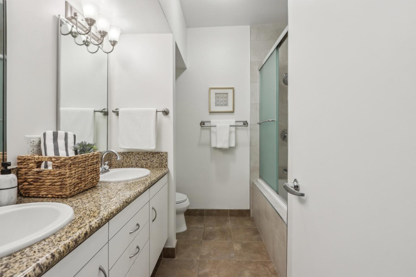 Detail Gallery Image 22 of 28 For 334 Santana Row #305,  San Jose,  CA 95128 - 2 Beds | 1/1 Baths