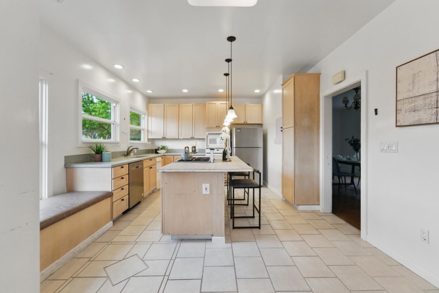 Detail Gallery Image 10 of 64 For 930 Monroe St, Santa Clara,  CA 95050 - 4 Beds | 2/1 Baths