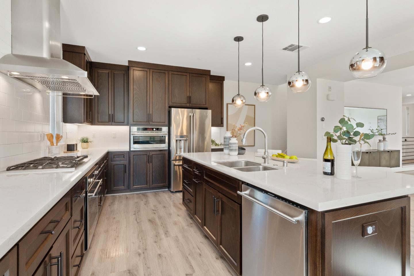 Detail Gallery Image 10 of 37 For 3104 Mena Dr, San Mateo,  CA 94403 - 4 Beds | 3/1 Baths