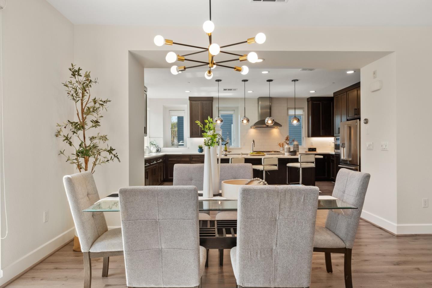 Detail Gallery Image 12 of 37 For 3104 Mena Dr, San Mateo,  CA 94403 - 4 Beds | 3/1 Baths