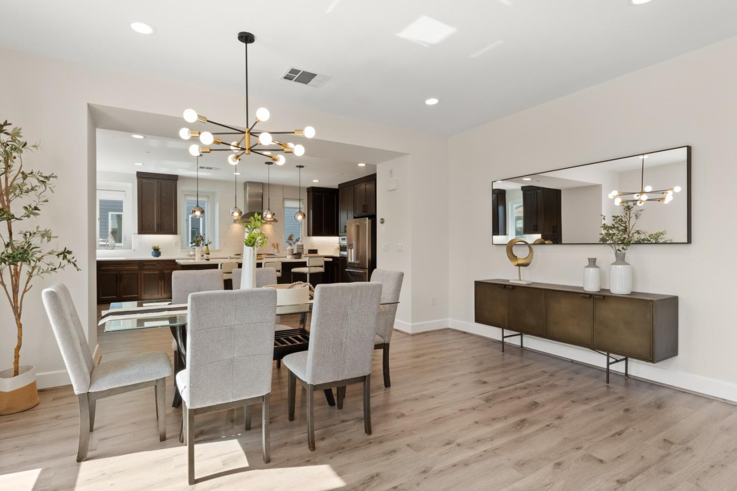 Detail Gallery Image 13 of 37 For 3104 Mena Dr, San Mateo,  CA 94403 - 4 Beds | 3/1 Baths