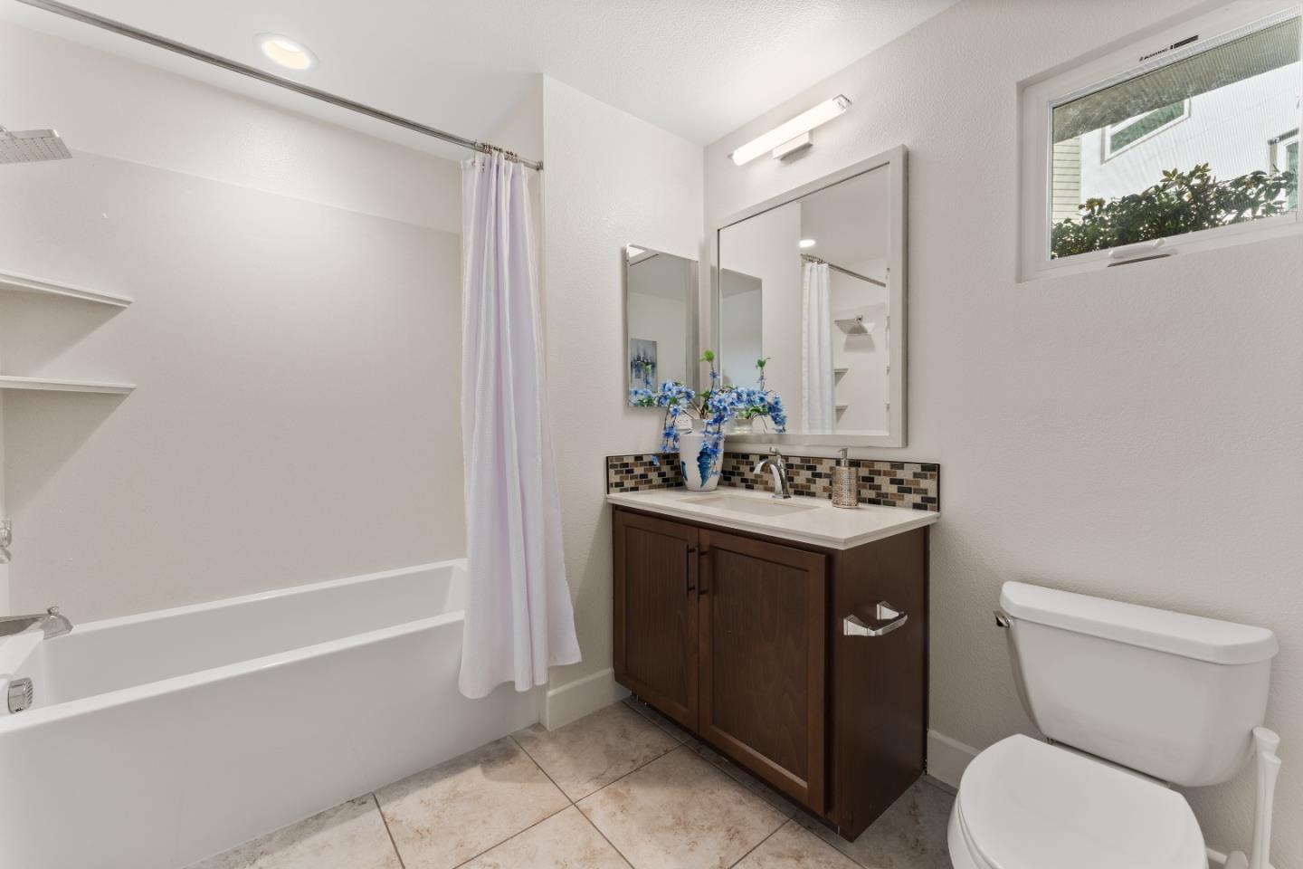 Detail Gallery Image 19 of 37 For 3104 Mena Dr, San Mateo,  CA 94403 - 4 Beds | 3/1 Baths