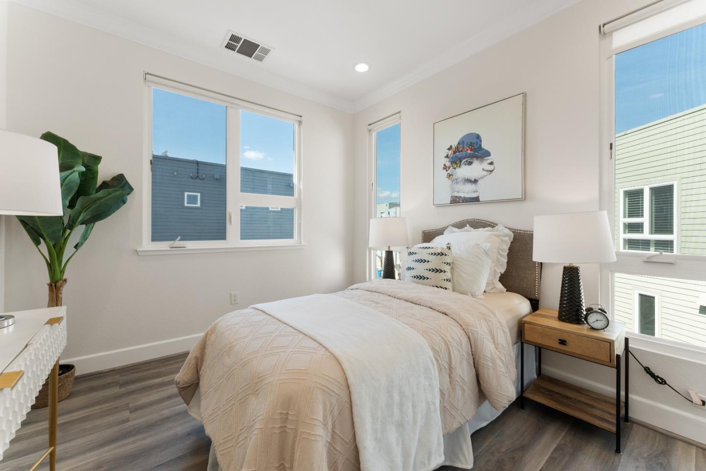 Detail Gallery Image 27 of 37 For 3104 Mena Dr, San Mateo,  CA 94403 - 4 Beds | 3/1 Baths