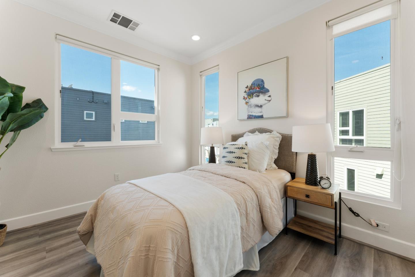 Detail Gallery Image 28 of 37 For 3104 Mena Dr, San Mateo,  CA 94403 - 4 Beds | 3/1 Baths