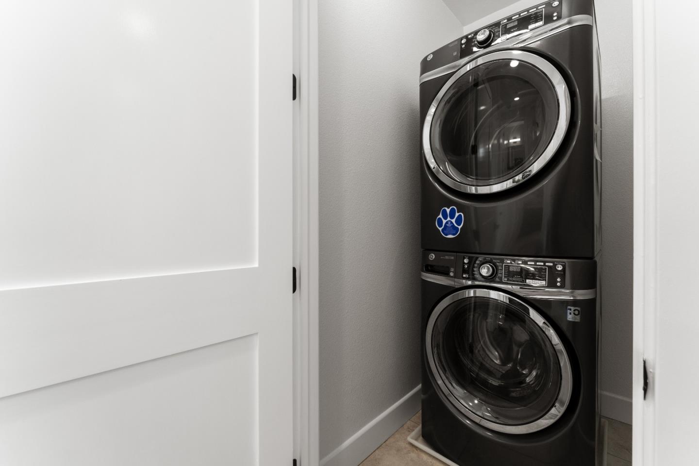Detail Gallery Image 31 of 37 For 3104 Mena Dr, San Mateo,  CA 94403 - 4 Beds | 3/1 Baths