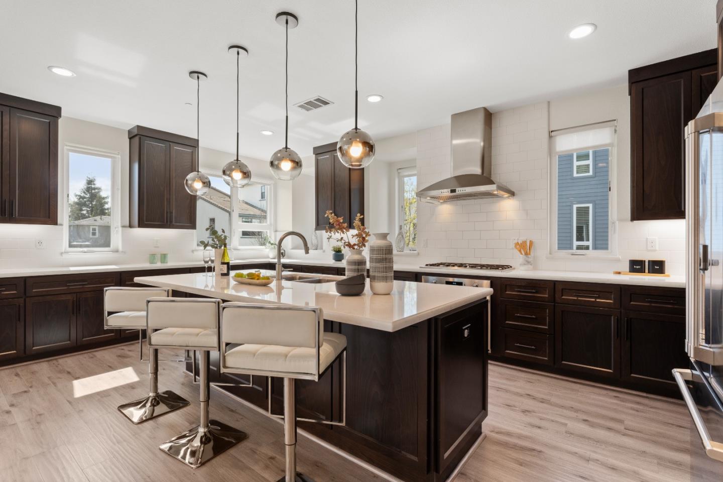 Detail Gallery Image 8 of 37 For 3104 Mena Dr, San Mateo,  CA 94403 - 4 Beds | 3/1 Baths