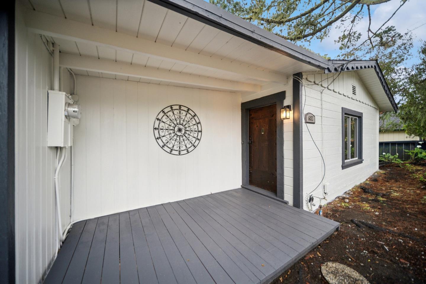 Detail Gallery Image 4 of 32 For 682 Lyndon St, Monterey,  CA 93940 - 2 Beds | 1 Baths