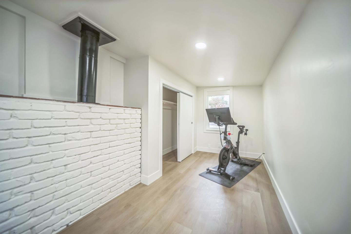 Detail Gallery Image 7 of 32 For 682 Lyndon St, Monterey,  CA 93940 - 2 Beds | 1 Baths
