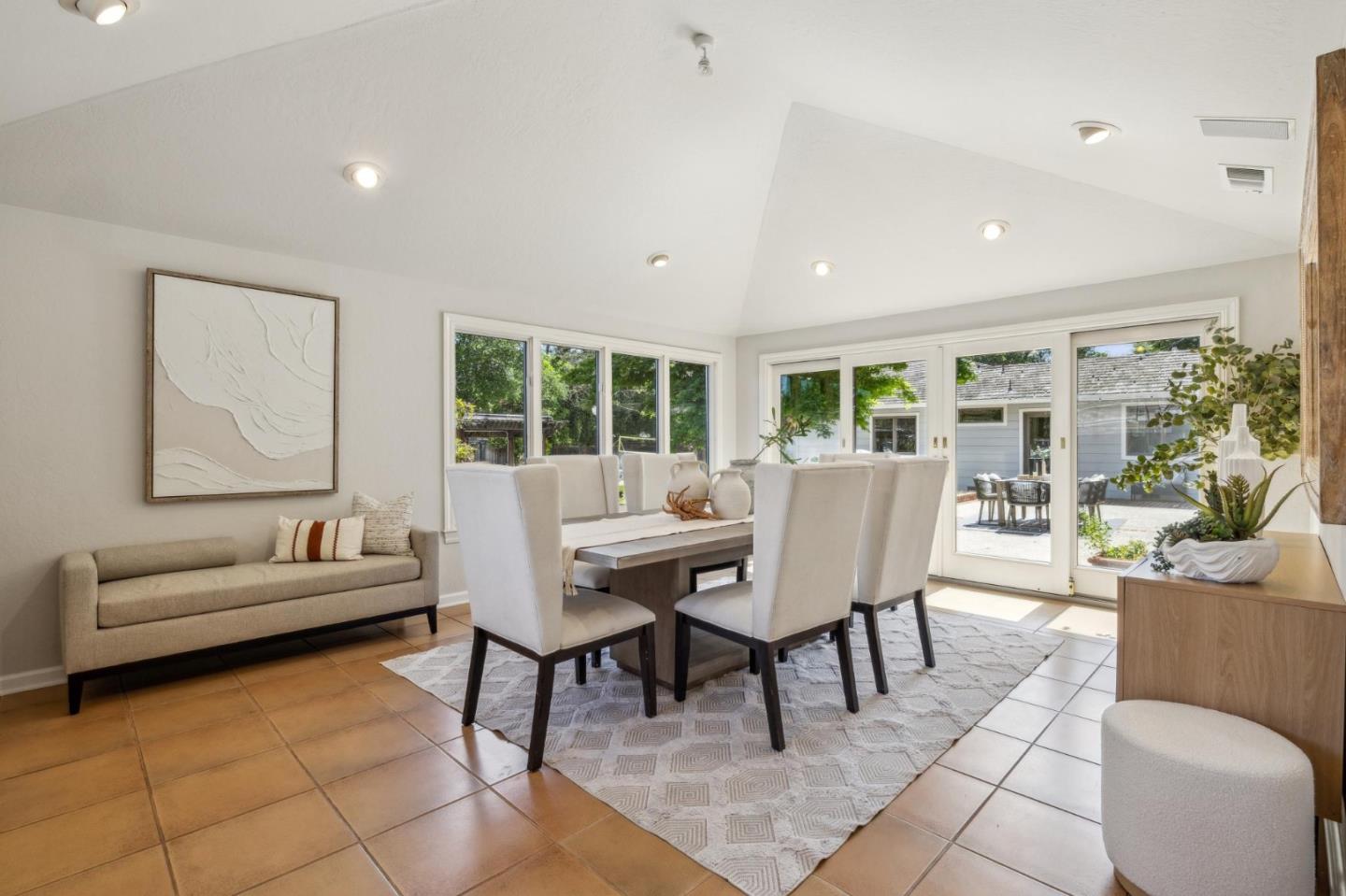 Detail Gallery Image 11 of 43 For 19661 Saratoga Los Gatos Rd, Saratoga,  CA 95070 - 5 Beds | 4/2 Baths