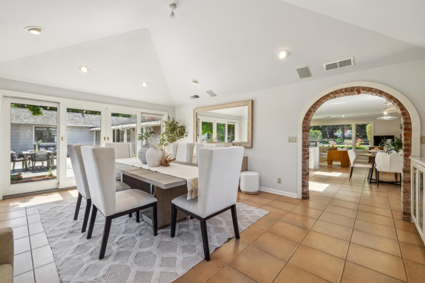 Detail Gallery Image 12 of 43 For 19661 Saratoga Los Gatos Rd, Saratoga,  CA 95070 - 5 Beds | 4/2 Baths