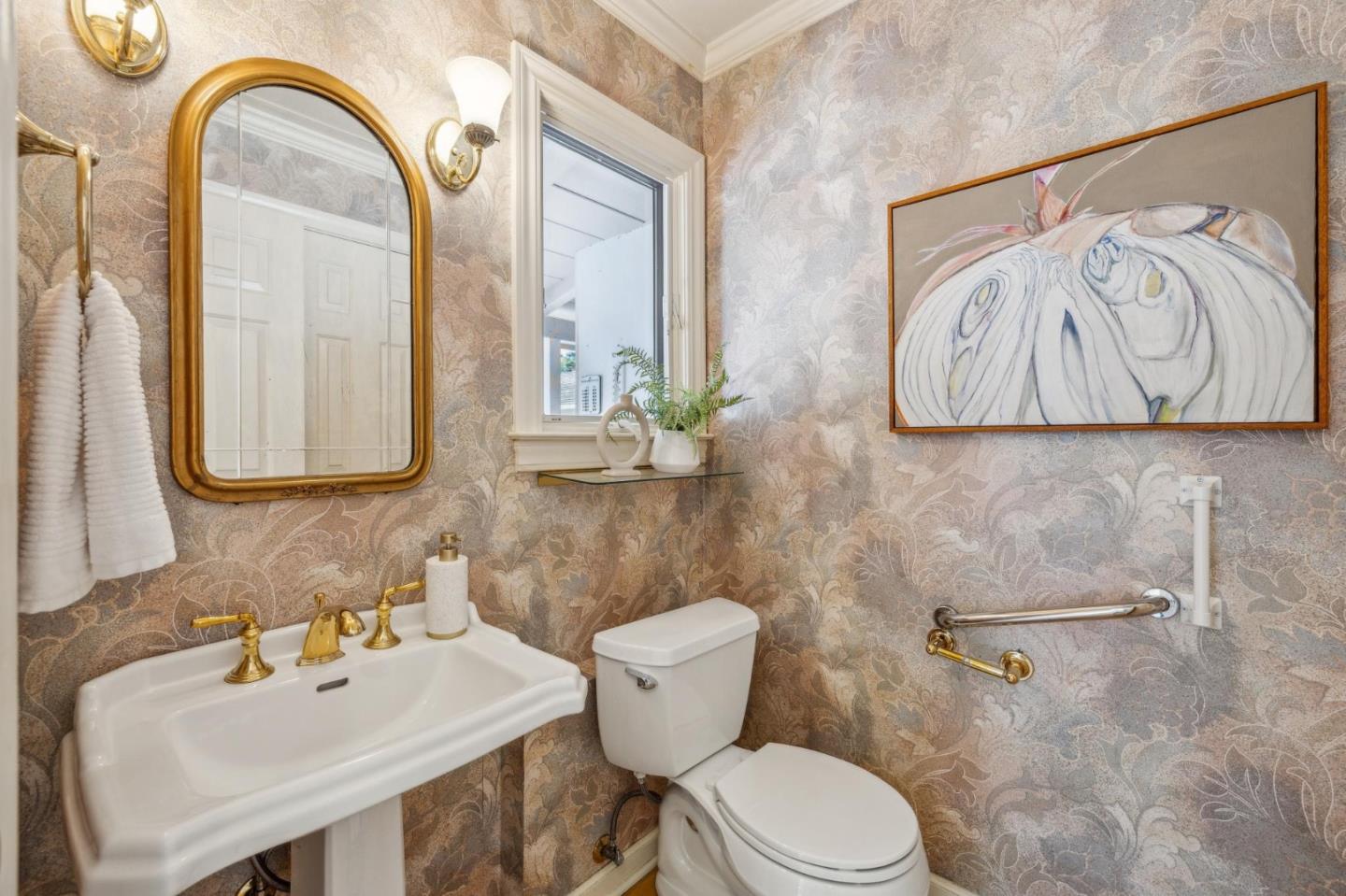 Detail Gallery Image 13 of 43 For 19661 Saratoga Los Gatos Rd, Saratoga,  CA 95070 - 5 Beds | 4/2 Baths