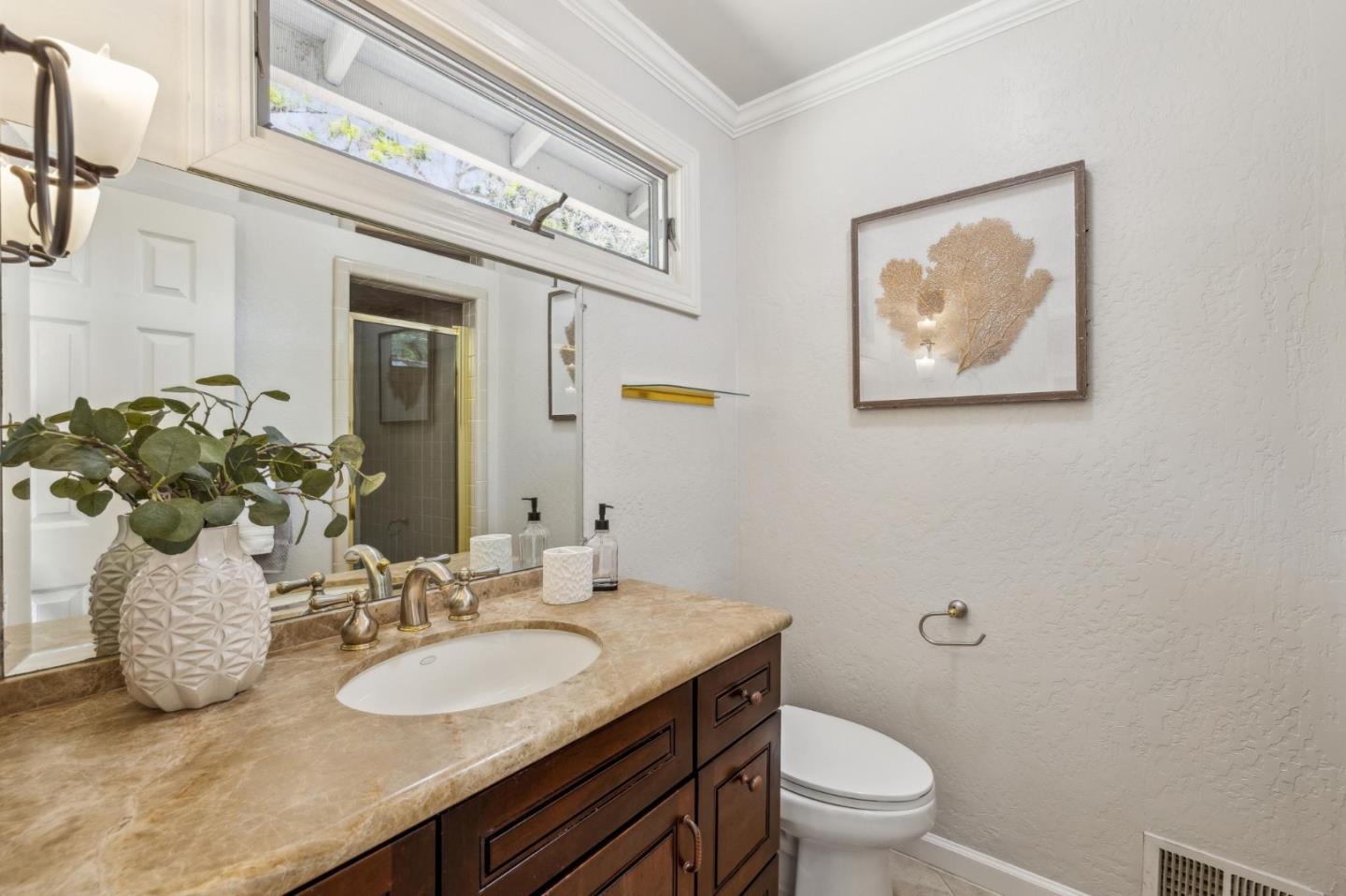 Detail Gallery Image 22 of 43 For 19661 Saratoga Los Gatos Rd, Saratoga,  CA 95070 - 5 Beds | 4/2 Baths