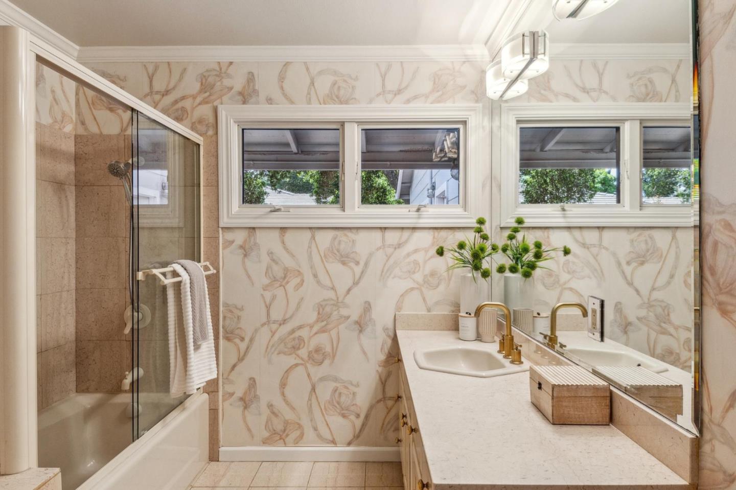 Detail Gallery Image 24 of 43 For 19661 Saratoga Los Gatos Rd, Saratoga,  CA 95070 - 5 Beds | 4/2 Baths