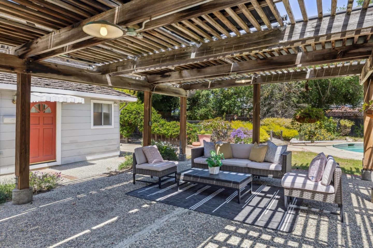 Detail Gallery Image 27 of 43 For 19661 Saratoga Los Gatos Rd, Saratoga,  CA 95070 - 5 Beds | 4/2 Baths