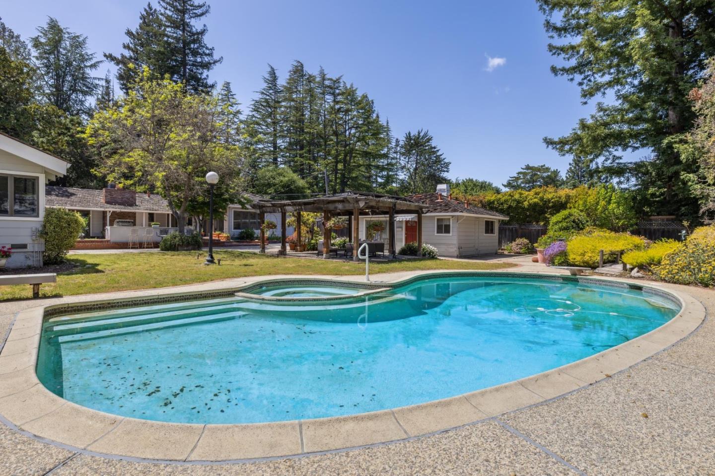 Detail Gallery Image 33 of 43 For 19661 Saratoga Los Gatos Rd, Saratoga,  CA 95070 - 5 Beds | 4/2 Baths