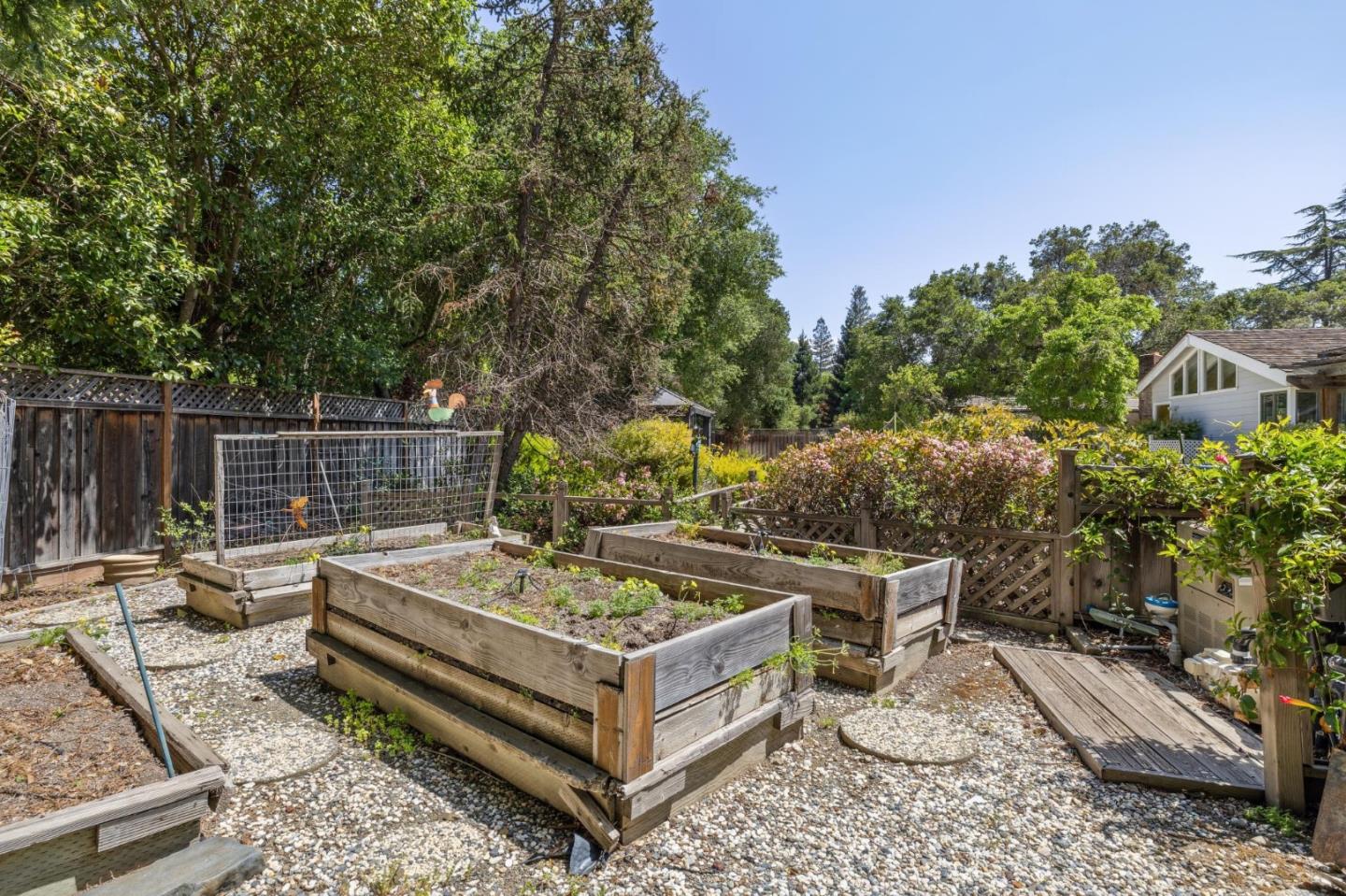 Detail Gallery Image 35 of 43 For 19661 Saratoga Los Gatos Rd, Saratoga,  CA 95070 - 5 Beds | 4/2 Baths
