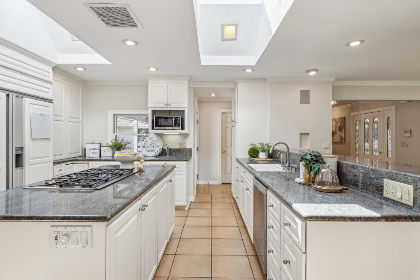 Detail Gallery Image 8 of 43 For 19661 Saratoga Los Gatos Rd, Saratoga,  CA 95070 - 5 Beds | 4/2 Baths