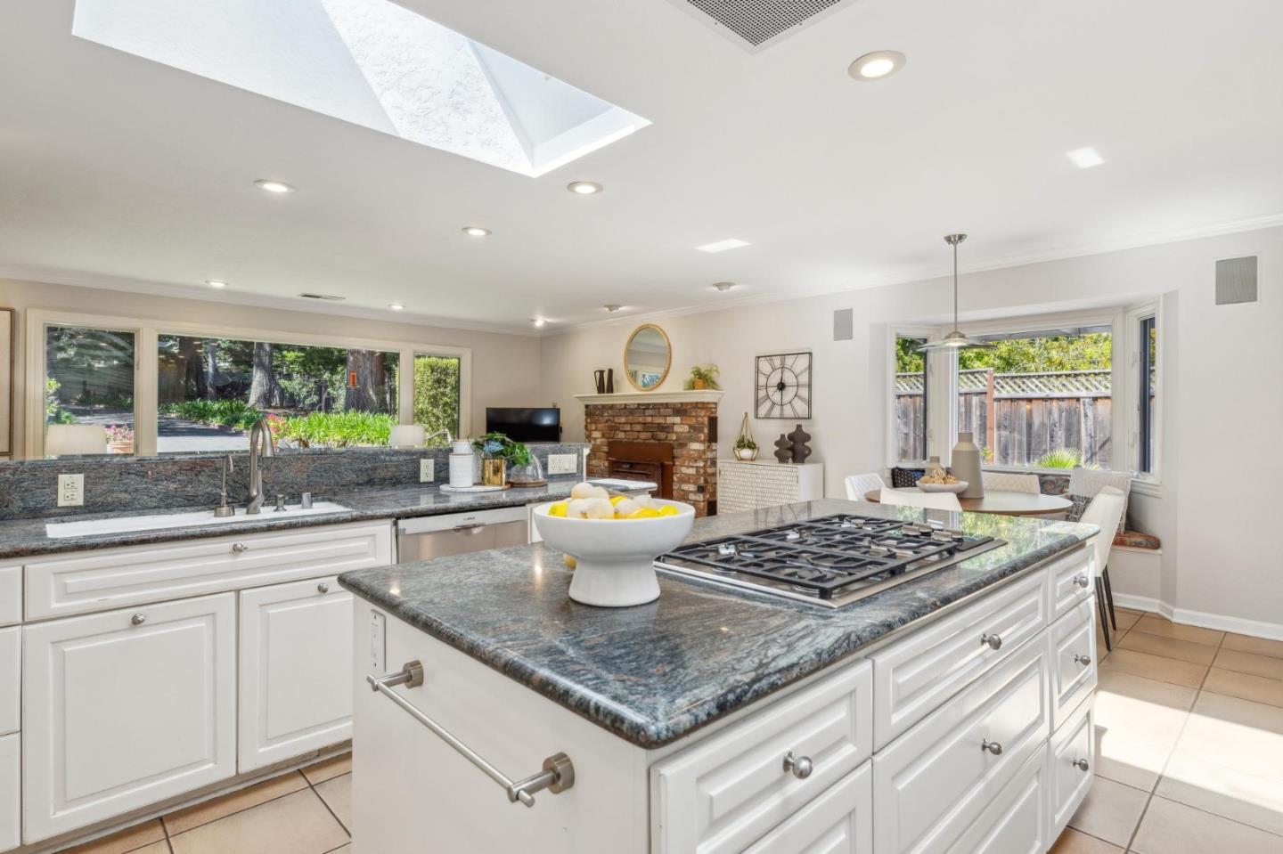 Detail Gallery Image 9 of 43 For 19661 Saratoga Los Gatos Rd, Saratoga,  CA 95070 - 5 Beds | 4/2 Baths