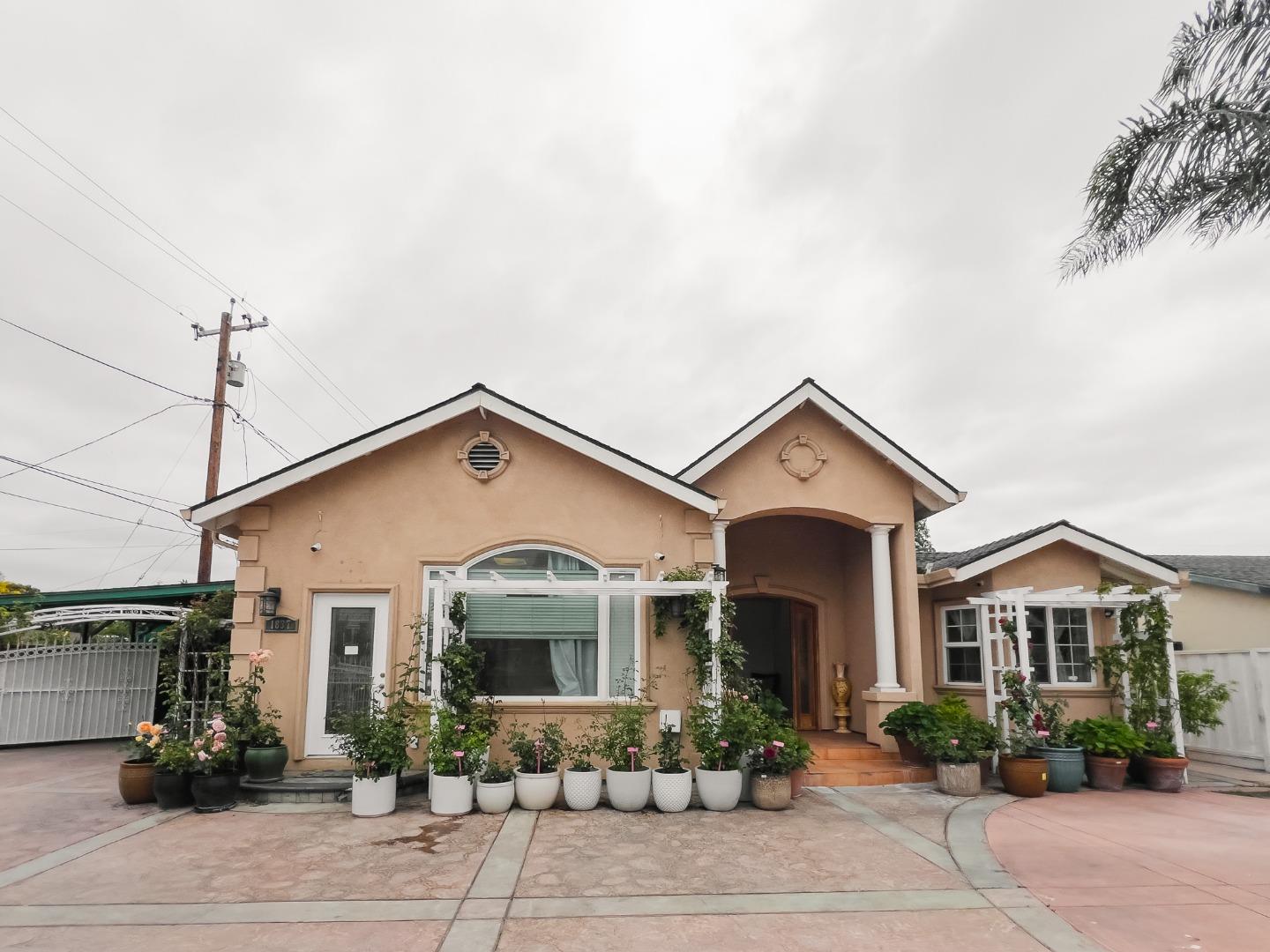 Detail Gallery Image 2 of 38 For 1837 S White Rd, San Jose,  CA 95127 - 5 Beds | 5/1 Baths