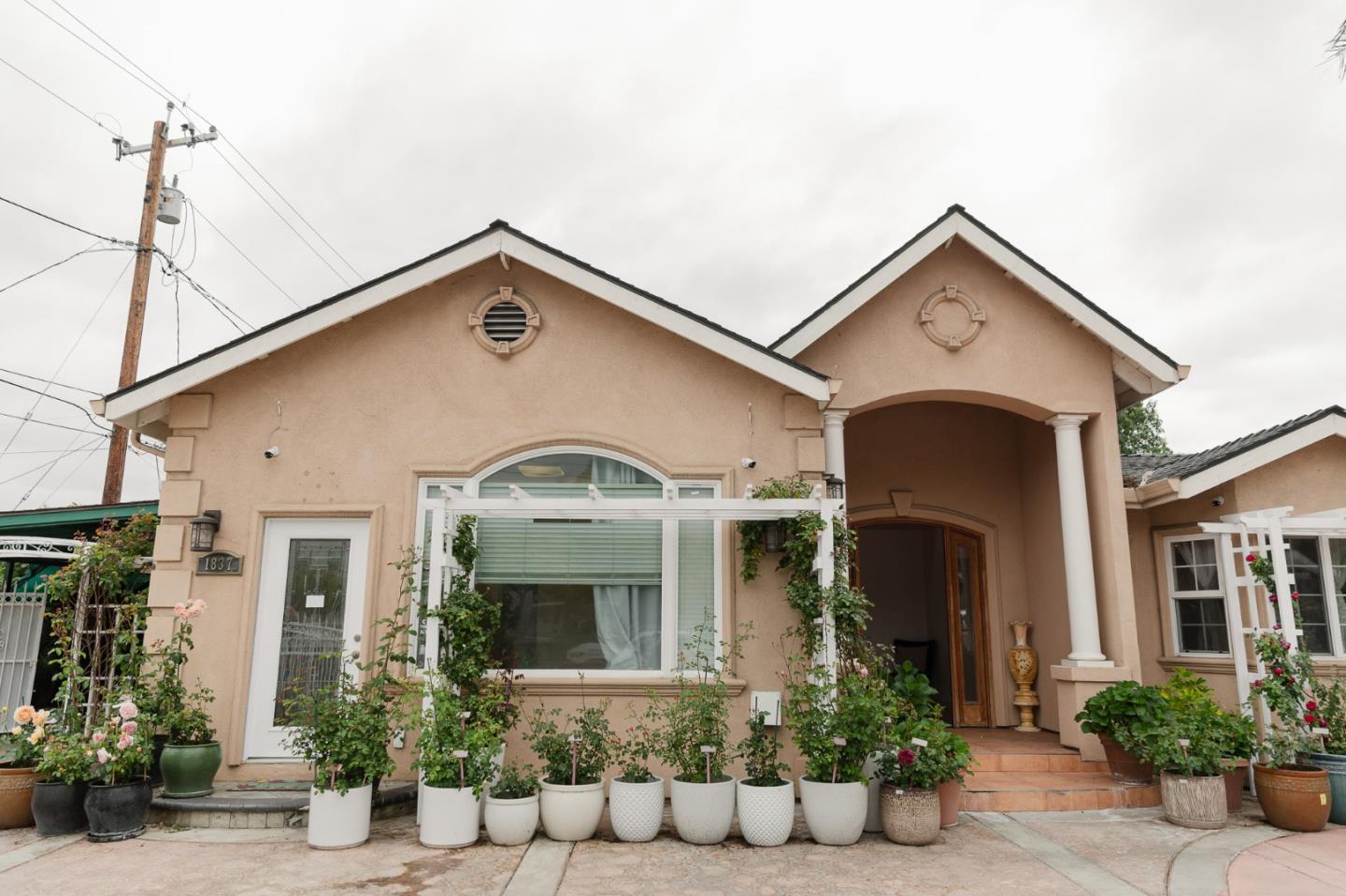 Detail Gallery Image 3 of 38 For 1837 S White Rd, San Jose,  CA 95127 - 5 Beds | 5/1 Baths
