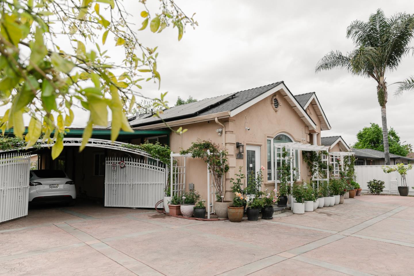 Detail Gallery Image 5 of 38 For 1837 S White Rd, San Jose,  CA 95127 - 5 Beds | 5/1 Baths