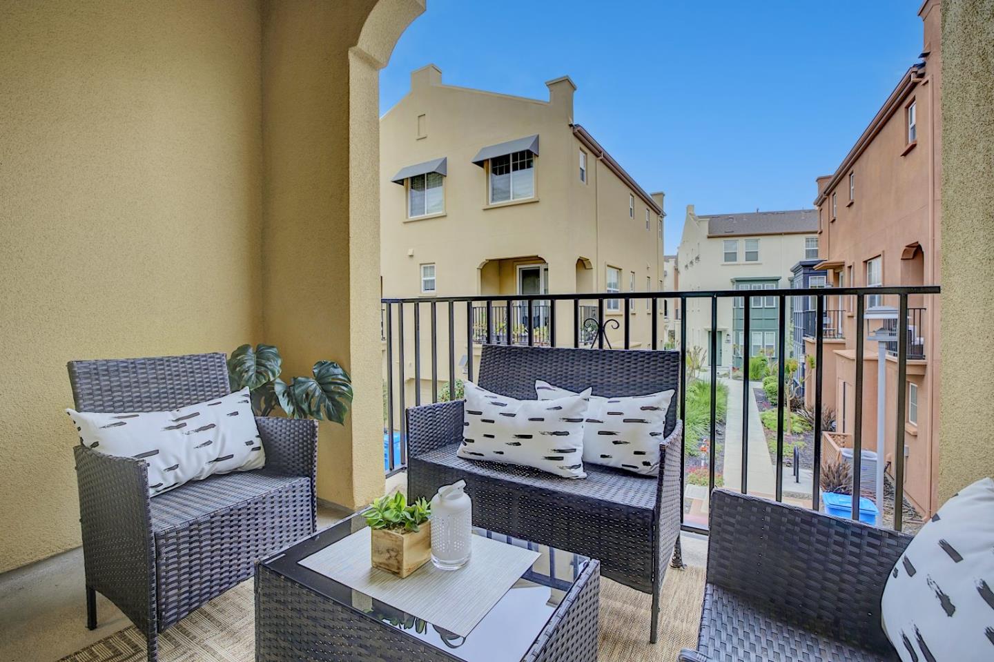 Detail Gallery Image 16 of 47 For 2876 Baze Rd, San Mateo,  CA 94403 - 2 Beds | 2/1 Baths