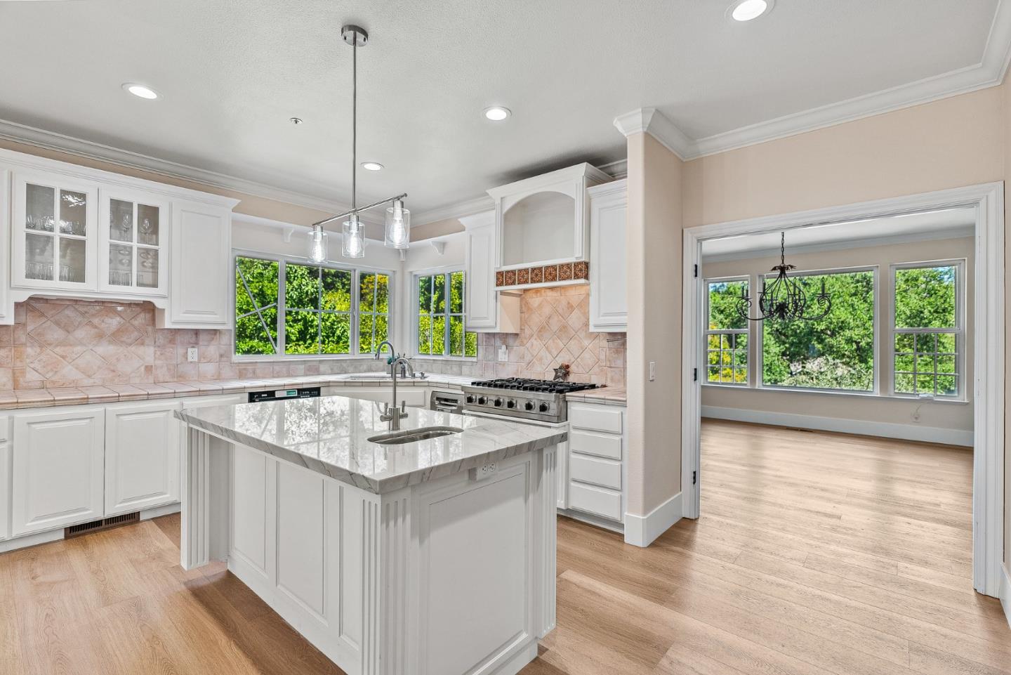 Detail Gallery Image 11 of 36 For 1158 Teresa Ln, Morgan Hill,  CA 95037 - 6 Beds | 5 Baths
