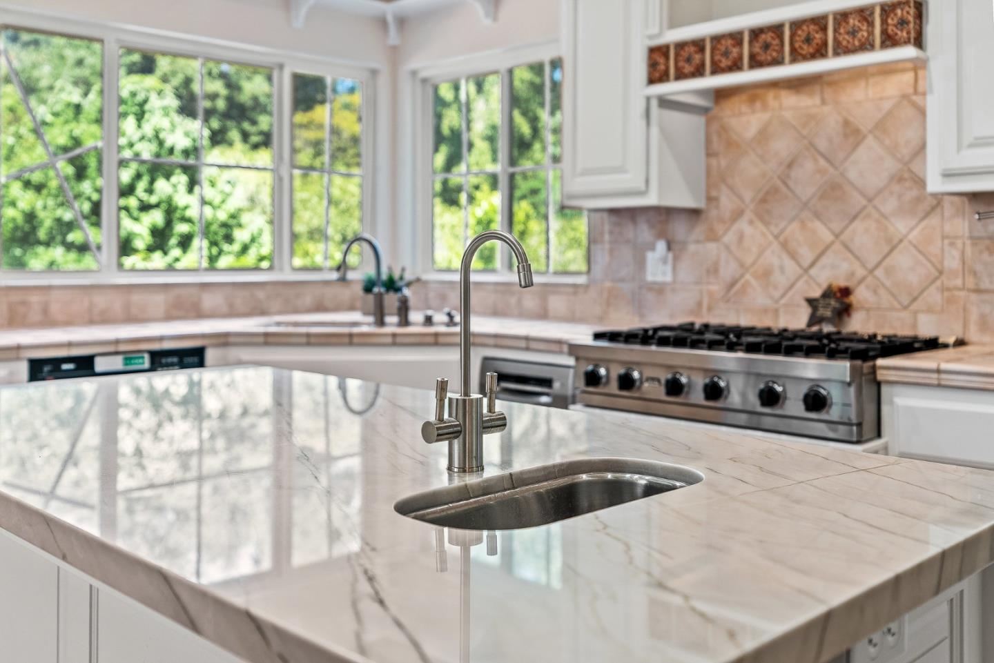 Detail Gallery Image 12 of 36 For 1158 Teresa Ln, Morgan Hill,  CA 95037 - 6 Beds | 5 Baths