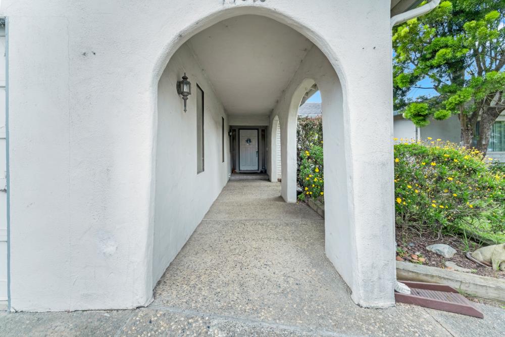 Detail Gallery Image 8 of 32 For 14616 Charter Oak Blvd, Salinas,  CA 93907 - 4 Beds | 2 Baths
