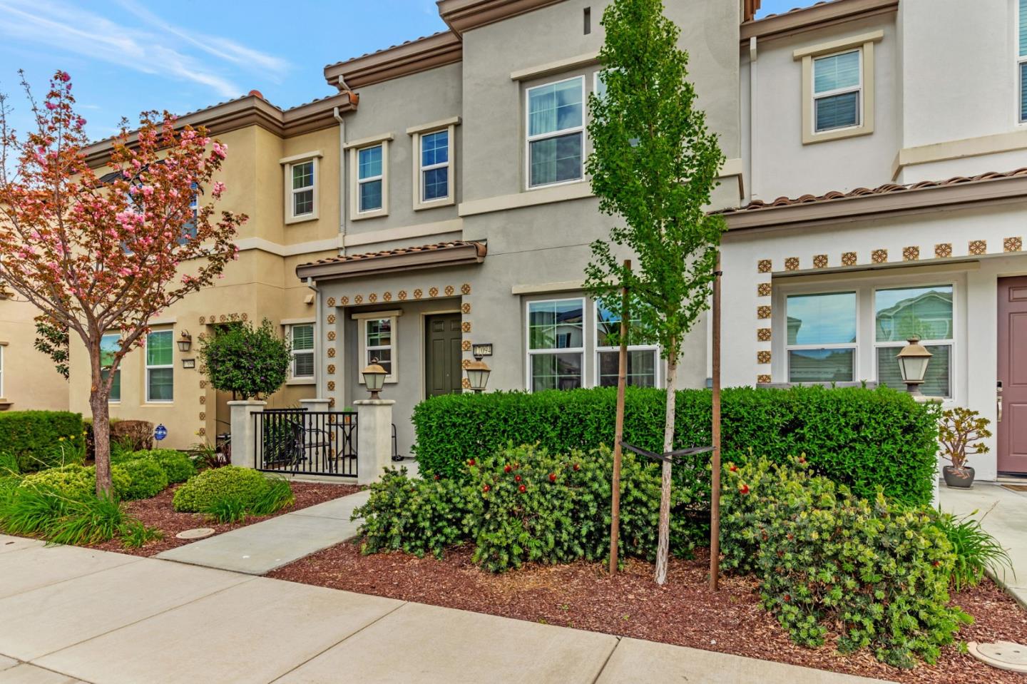 Detail Gallery Image 2 of 40 For 17094 Saint Brendan Loop, Morgan Hill,  CA 95037 - 3 Beds | 2/1 Baths