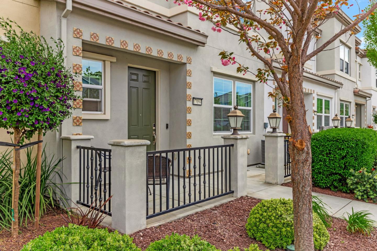 Detail Gallery Image 4 of 40 For 17094 Saint Brendan Loop, Morgan Hill,  CA 95037 - 3 Beds | 2/1 Baths